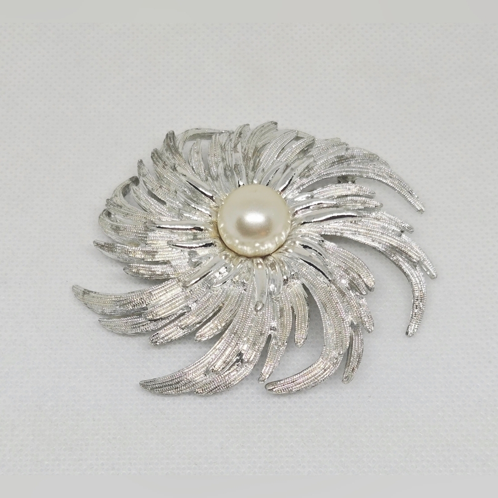 Vintage Sarah Coventry Silver Tone Faux Pearl Swirl Sunburst Brooch Signed